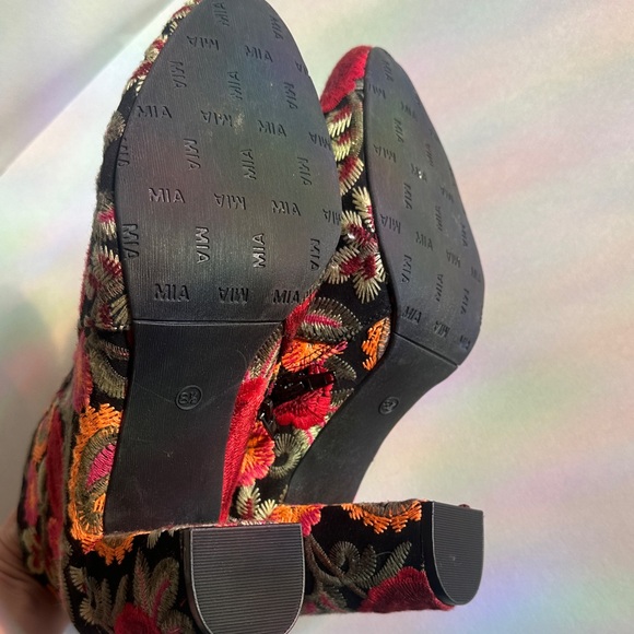 MIA Floral Embroidered Ankle Boots size 8.5 - Picture 4 of 6